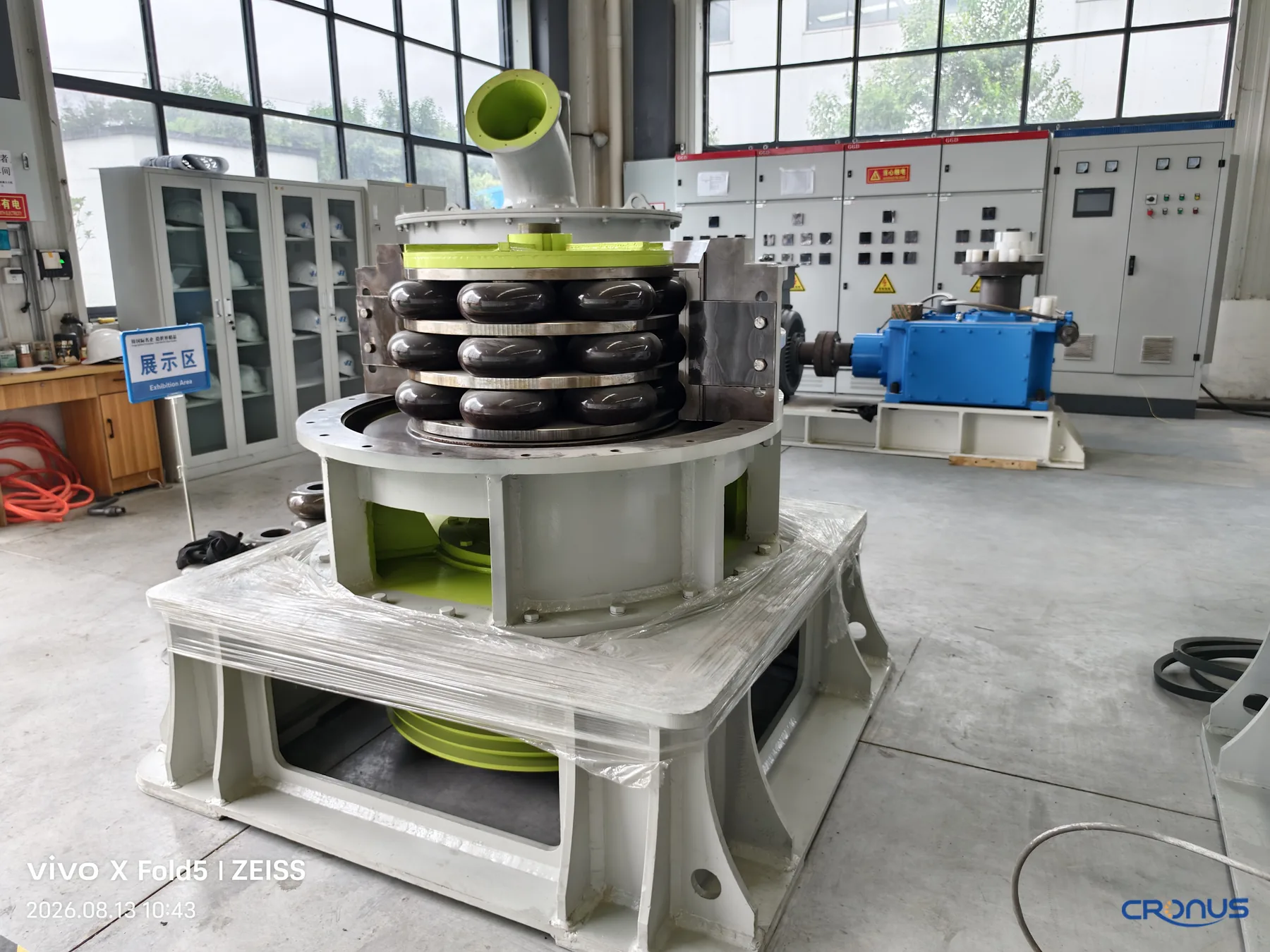 Cutaway view of Cronus ultrafine mill internal grinding structure